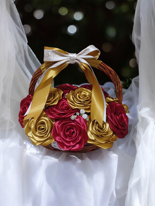 Detalle cesta de 16 rosas eternas