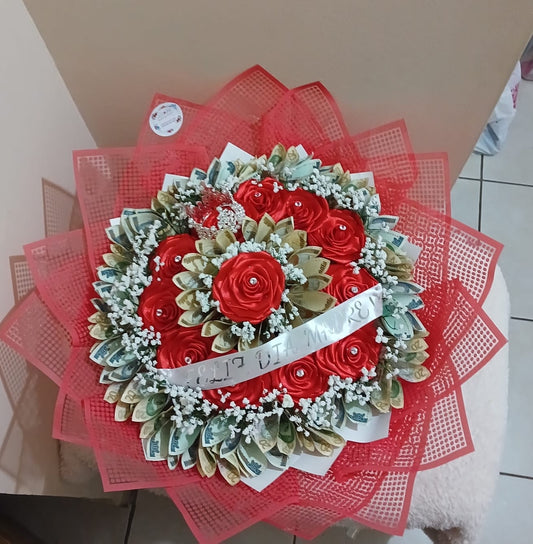 Ramo de 12 rosas+ 2500.00 en efectivo