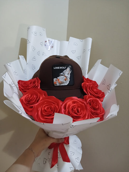 Detalle para caballero  / Ramo con gorra y 7 rosas